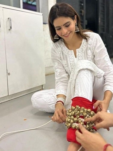 Aamna Sharif practising Kathak