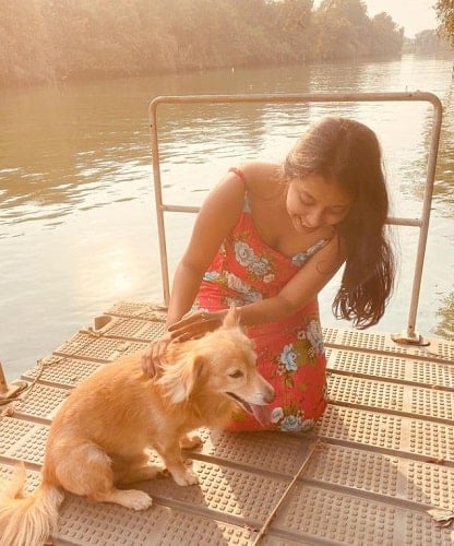 Aanvi Kamdar with a dog
