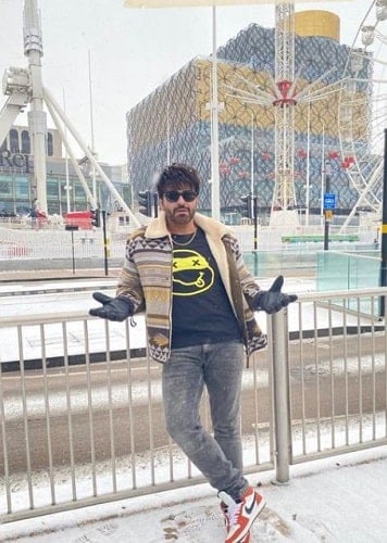 Aarya Babbar during his vacation