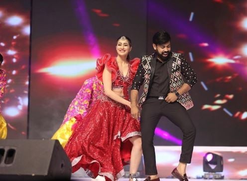 Aata Sandeep performing on stage