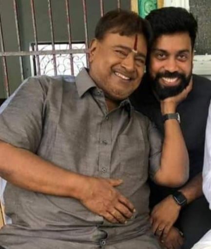 Aata Sandeep with his guru