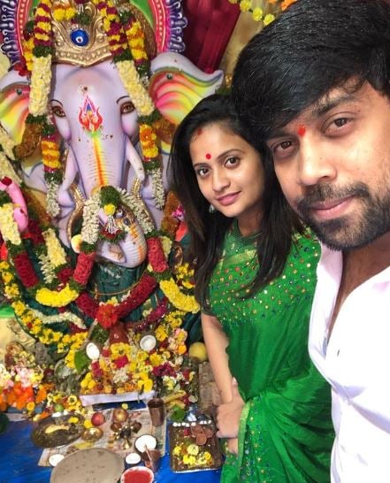 Aata Sandeep with the idol of Lord Ganesha