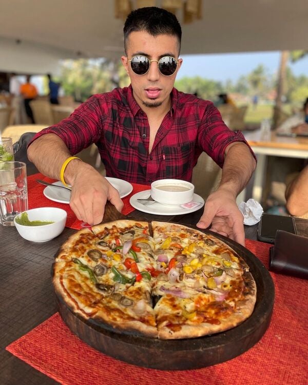 Aatman Desai enjoying a pizza