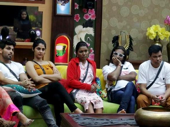 Abhijeet Bichukale In The Bigg Boss House With Other Participants