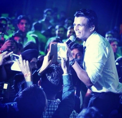 Abhijeet Sawant performing on stage