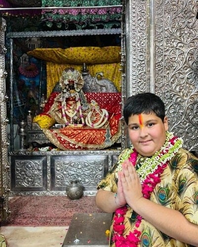 Abhinav Arora in a temple