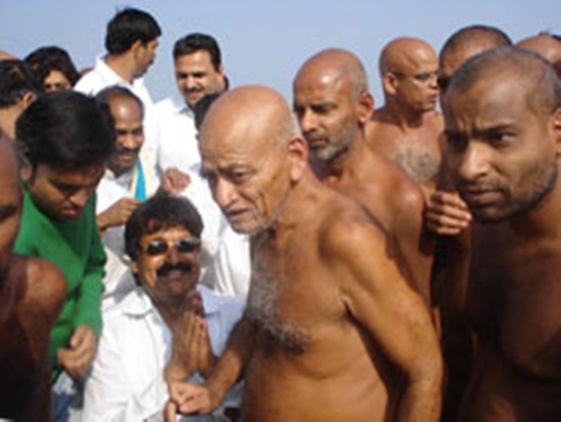 Acharya Vidyasagar leading his sangha during his vihara