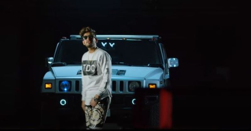 Addy Nagar in a still from the music video for the Punjabi song Snow White (2016)