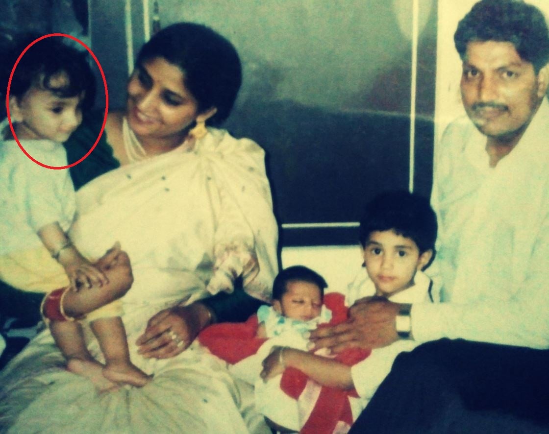 Aditi Aarya with her parents in childhood