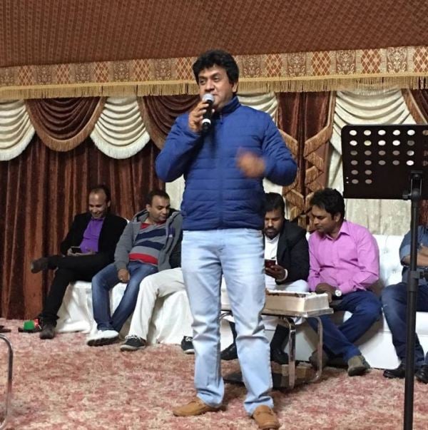 Adnan Sajid Khan singing