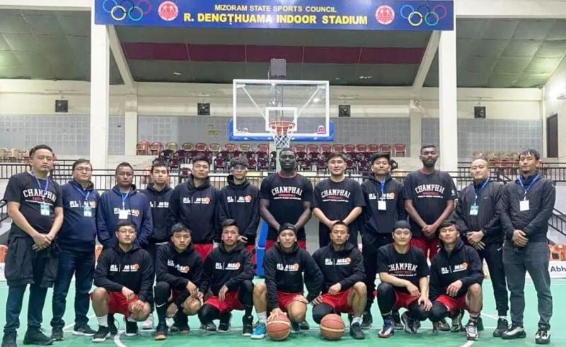 Agu Stanley posing with other players of Champhai BC in the 2023 Mizoram Super League