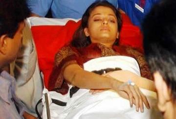Aishwarya Rai after an accident in 2003 during the making of Khakee