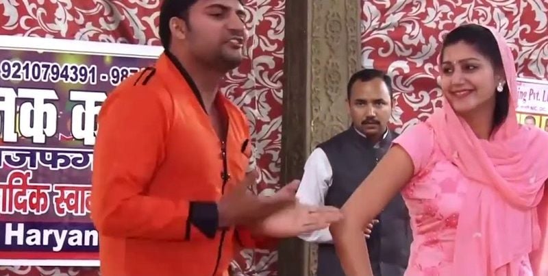 Ajay Hooda with Sapna Choudhary on a stage show