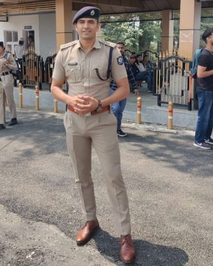 Ajay Thakur posing as DSP of Himachal Pradesh Police Service