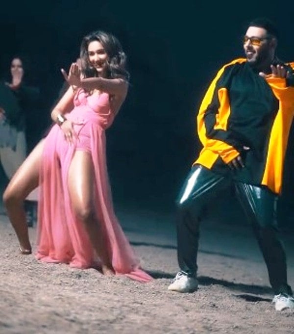 Akanksha Sharma in Jugnu with Badshah