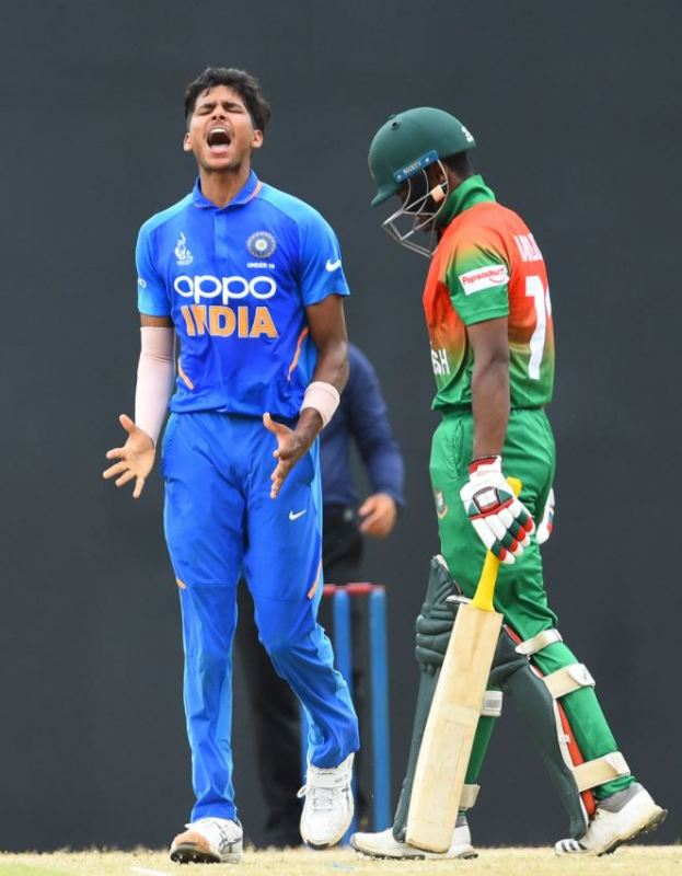 Akash Singh shouting in celebration after dismissing a Bangladeshi batsman in the final of ACC Under-19 Youth Asia Cup