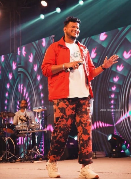 Akbar Khan during a live stage show