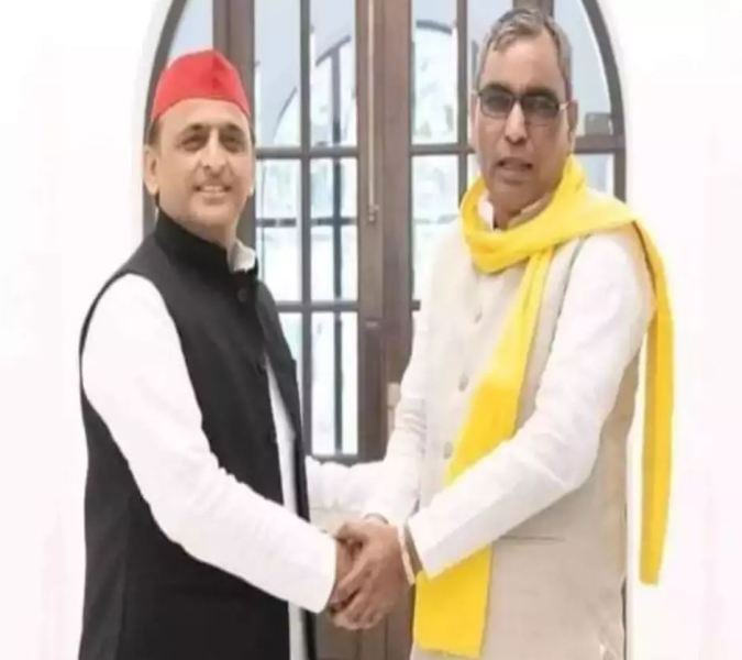 Akhilesh Yadav with Omprakash Rajbhar