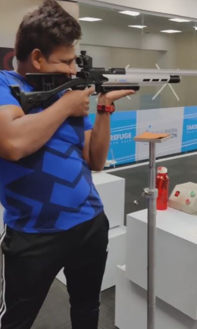 Akul Balaji shooting with the air rifle at the Elite Shooting Academy