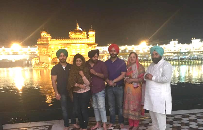 Alam Makkar with his Family at the Golden Temple