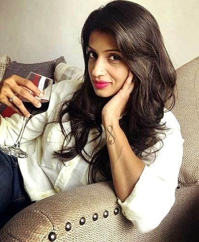 Alefia Kapadia drinks alcohol