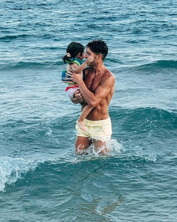 Alex Ghita with his daughter on a beach