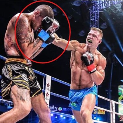 Alex Pereira while fighting against Artur Kyshenko