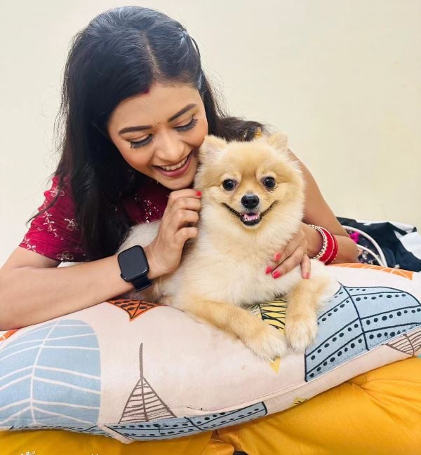 Aleya Ghosh posing with her pet dog