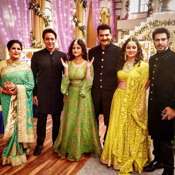 Aleya Ghosh with the cast of T.V serial Yeh Rishta Kya Kehlata Hai