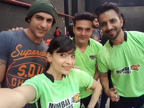 Ali Merchant with Mumbai Tigers team members