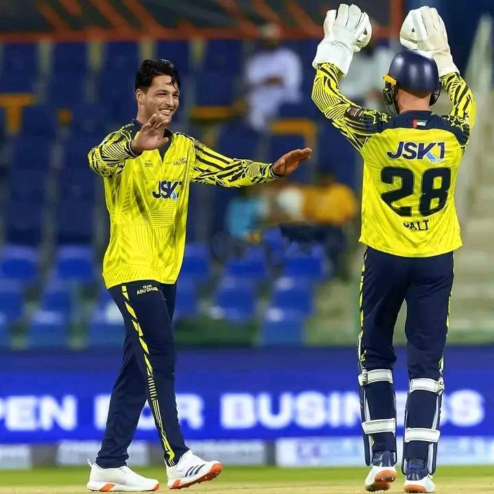 Allah Ghazanfar (left) in the Abu Dhabi T10 League