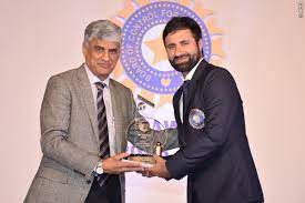 Allrounder Parvez Rasool recieving the Lala Amarnath award for the best all-rounder in 2013