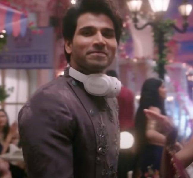 Altamash Faraz in a still from the music video of the Hindi song Dil Galti Kar Baitha Hai (2021)