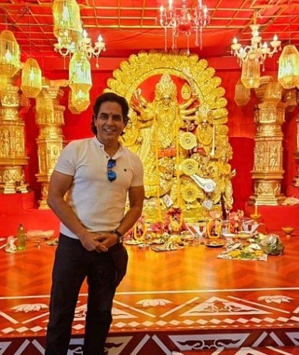 Aman Verma with an idol of goddess Durga