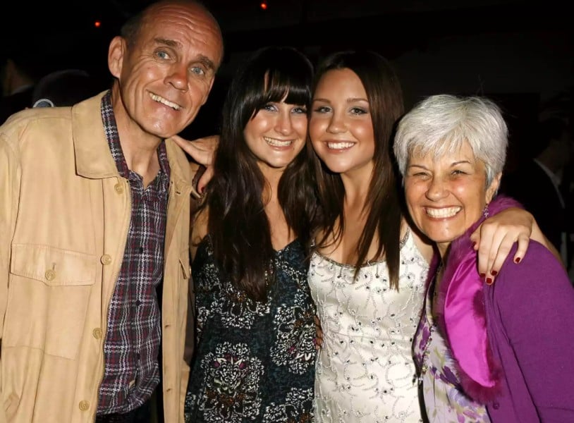 Amanda Bynes with her family