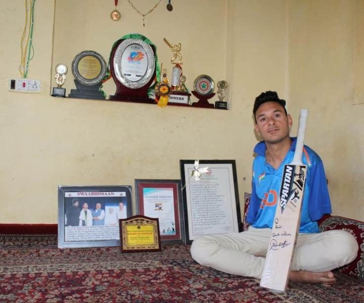 Amir Hussain Lone with various awards won in different leagues
