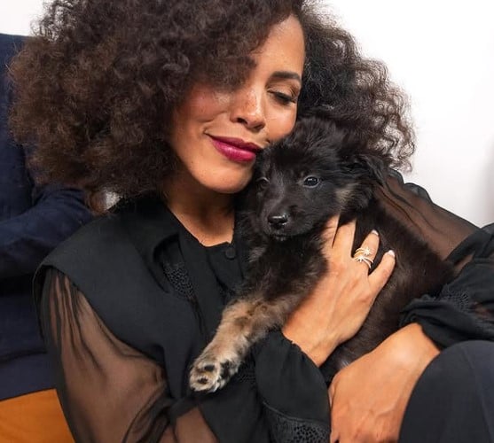 Amirah Vann posing with her pet