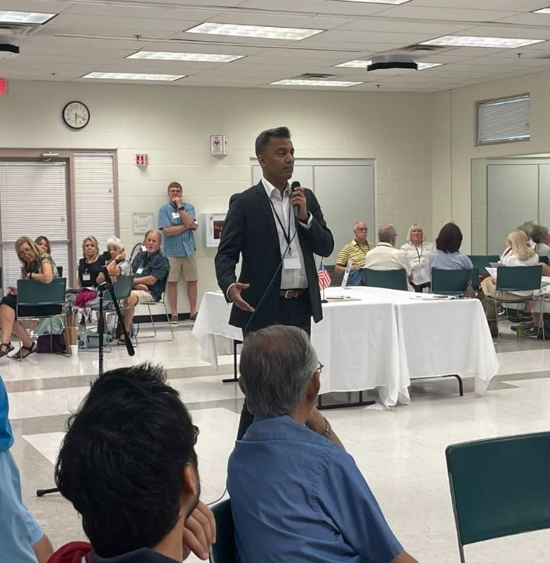 Amish Shah addressing the Northern Scottsdale District 1 forum