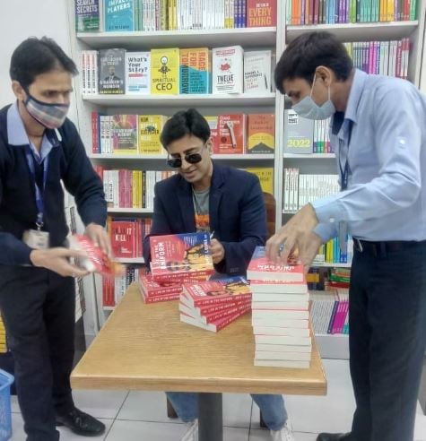 Amit Lodha at a book store signing his book Life In The Uniform- Adventures of an IPS Officer in Bihar