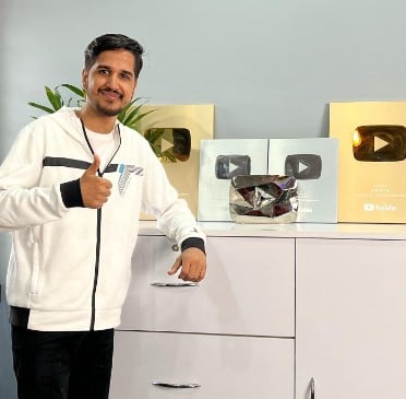 Amit Sharma posing with his YouTube golden play buttons