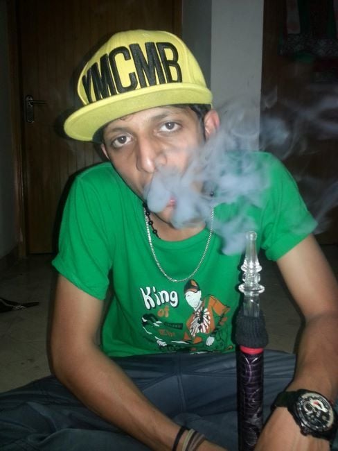 Ammar Zaidi smoking hookah