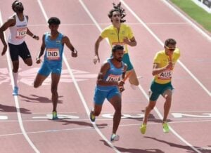 Amoj Jacob after passing the baton to Muhammed Anas Yahiya at Commonwealth Games 2018