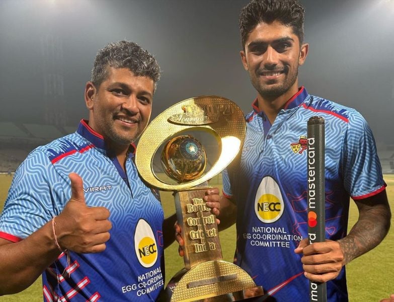 Amol Muzumdar (left) while working as the head coach of Mumbai