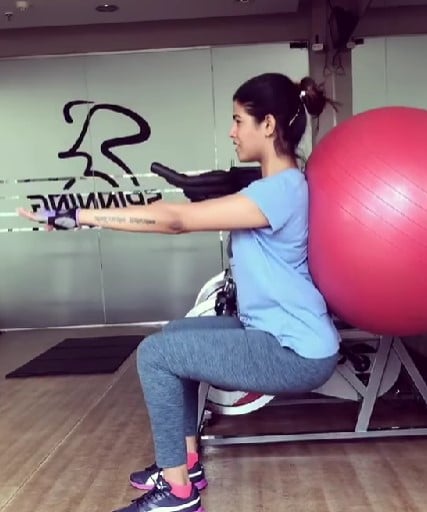 Amrutha Suresh while exercising at a gym