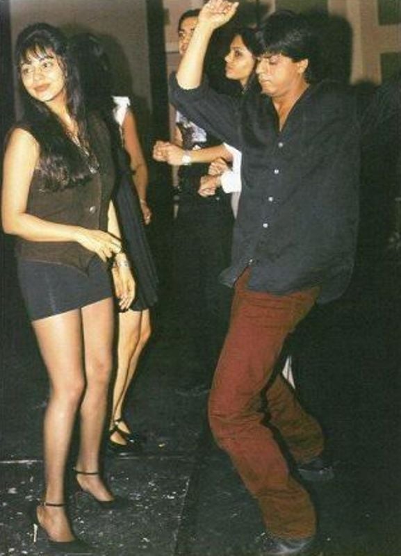 An Old Photo Of Gauri Khan With Shah Rukh Khan