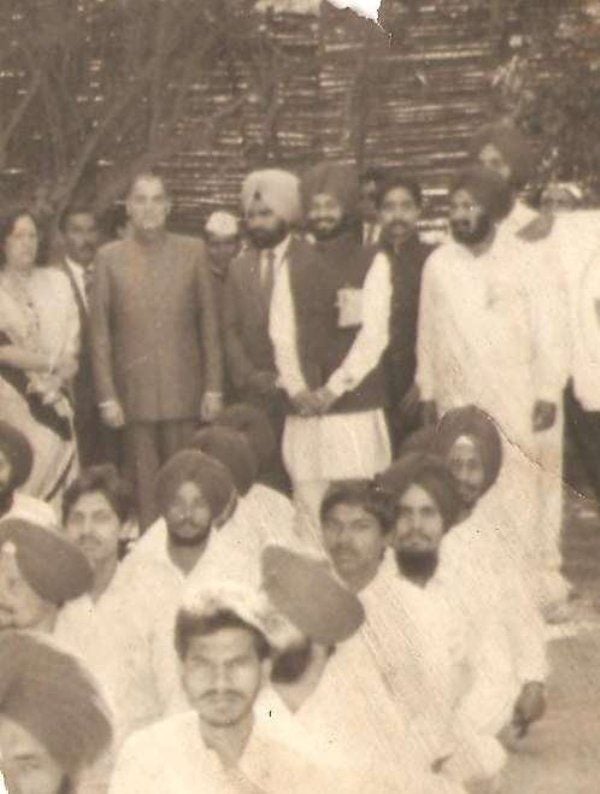 An old photo of MS Bitta with the former Indian PM Rajiv Gandhi