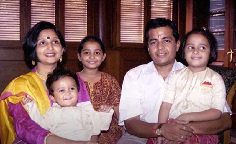 An old picture of Ashu Jain with her family