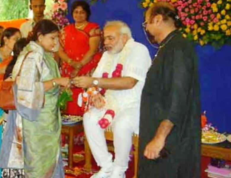 Qamar Mohsin Sheikh with her husband visiting Narendra Modi on the occasion of Raksha Bandhan