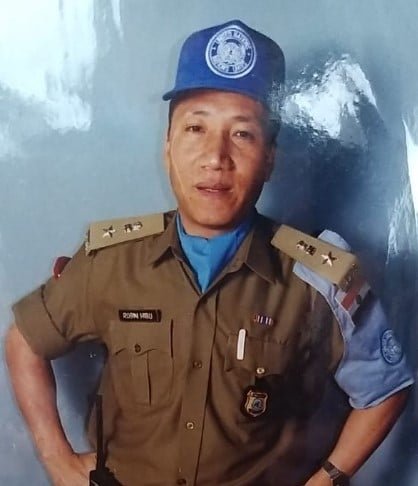 An old picture of Robin Hibu