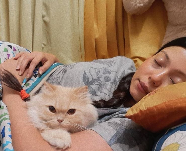 Anangsha Biswas with her pet cat